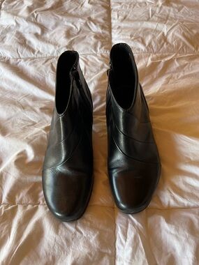 Bass Black Leather ankle boots